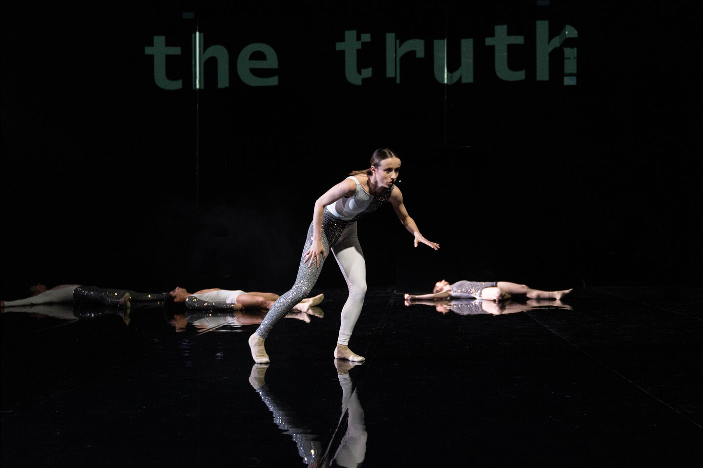 Ballettabend über Freddie Mercury von James Sutherland
Libretto von James Sutherland und Eva Wagner
Musik von Davidson Jaconello (Auftragskomposition), Queen und Arvo Pärt
Uraufführung am PREMIERE 06. Mai 2023 Kammerbühne, Staatstheater Cottbus                                                     
Foto: Bernd  Schönberger