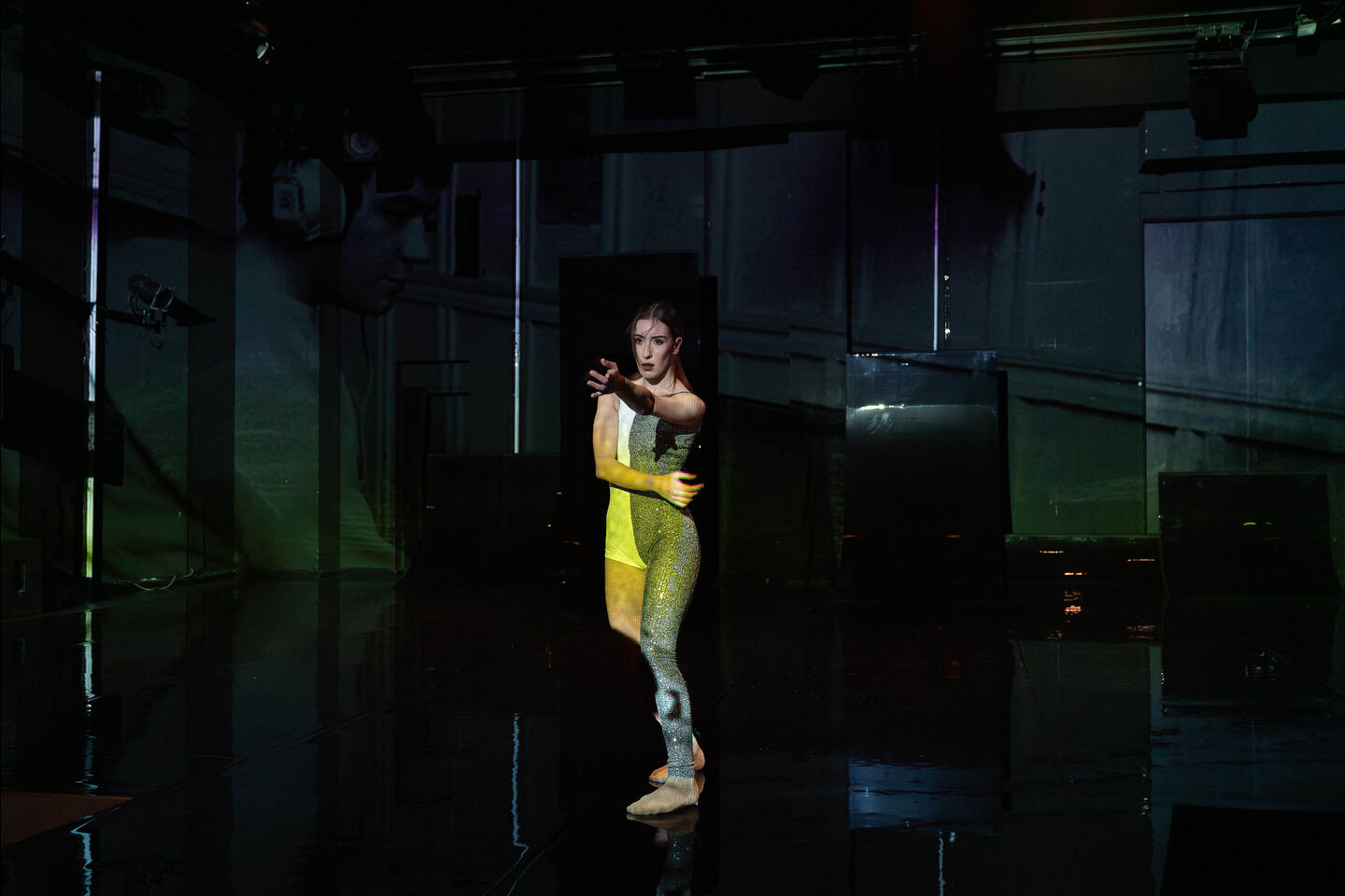 Ballettabend über Freddie Mercury von James Sutherland
Libretto von James Sutherland und Eva Wagner
Musik von Davidson Jaconello (Auftragskomposition), Queen und Arvo Pärt
Uraufführung am PREMIERE 06. Mai 2023 Kammerbühne, Staatstheater Cottbus                                                     
Foto: Bernd  Schönberger